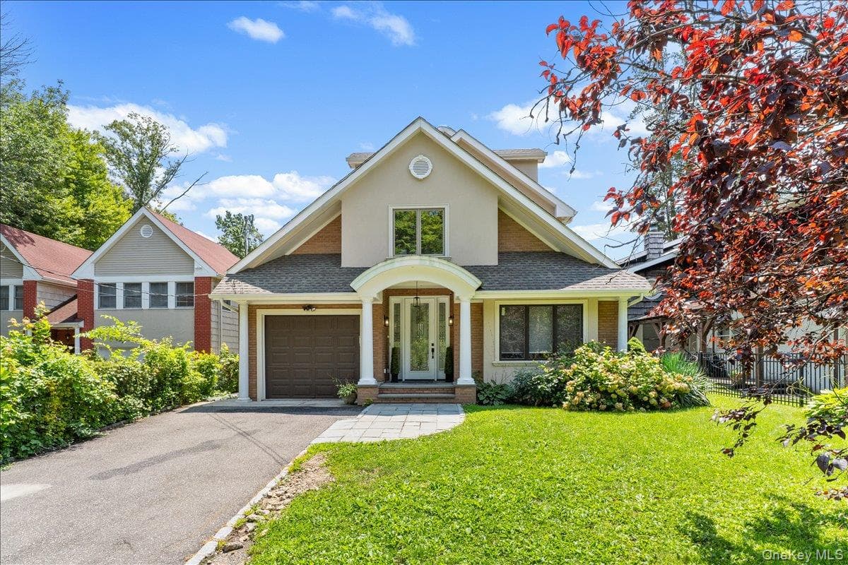 11A Forest Lane, Great Neck