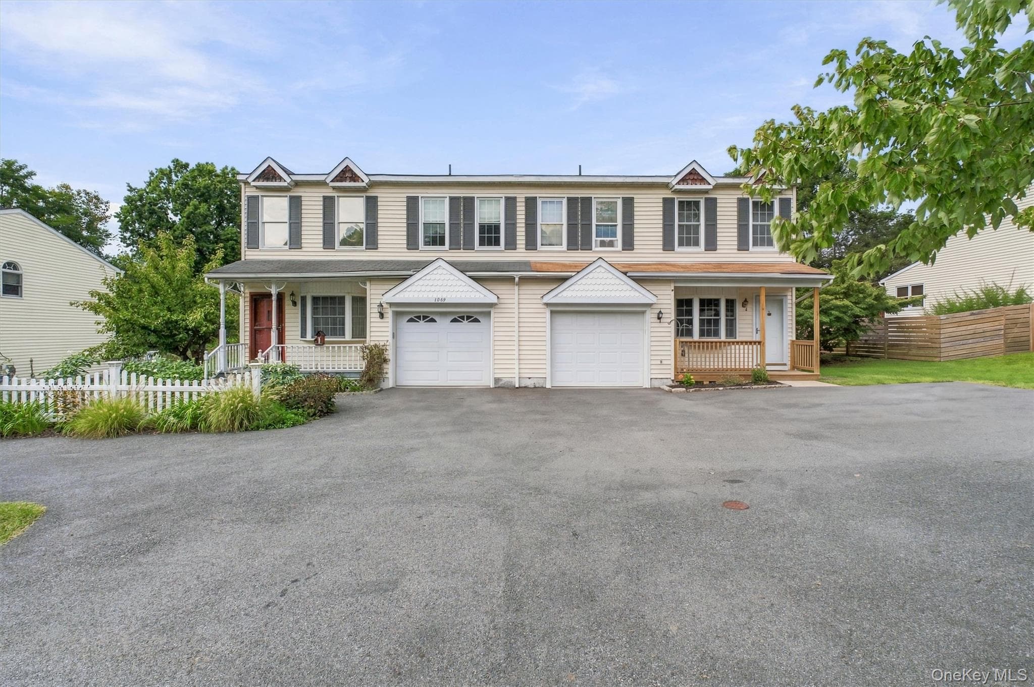1069 Wolcott Avenue thumbnail 3
