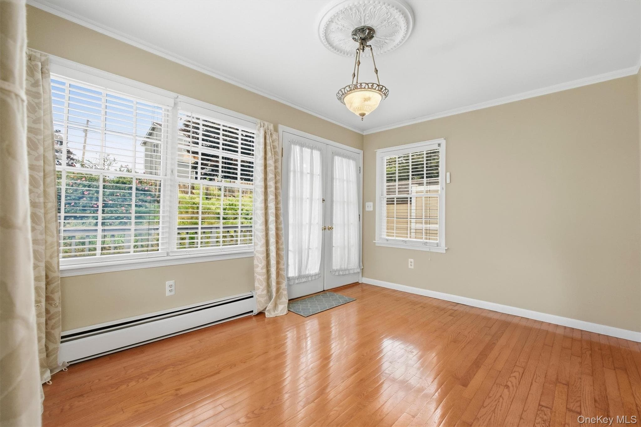 1069 Wolcott Avenue thumbnail 12