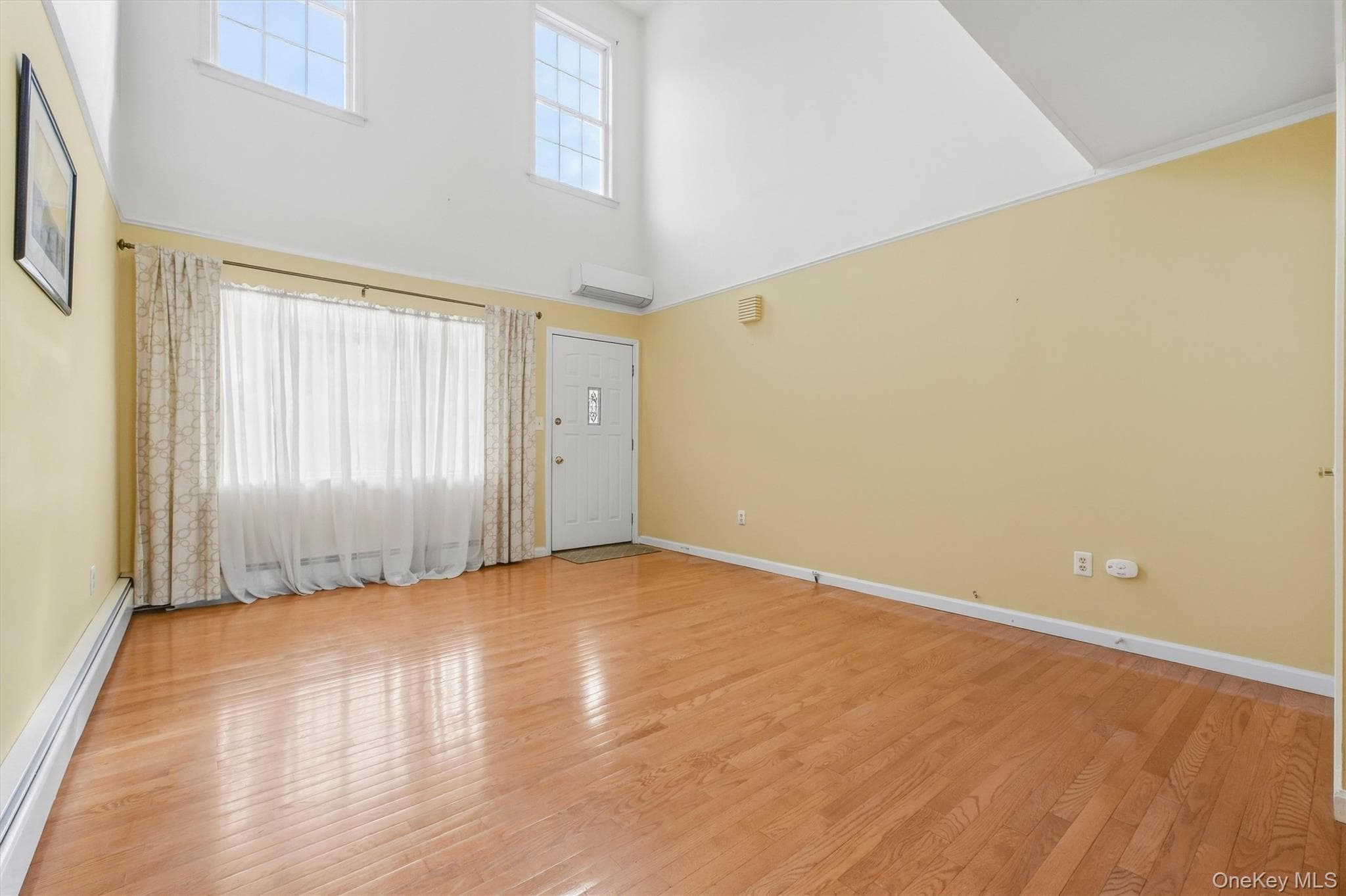 1069 Wolcott Avenue thumbnail 6
