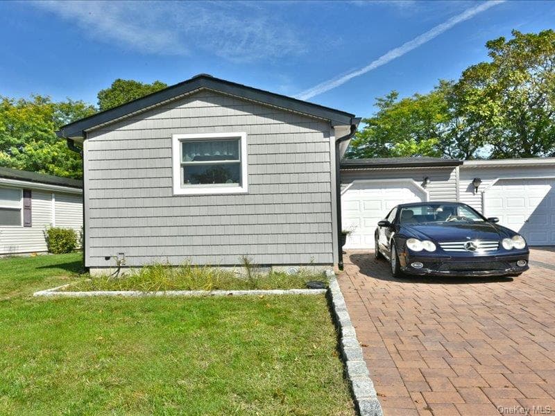 10 Greenwood Boulevard thumbnail 3