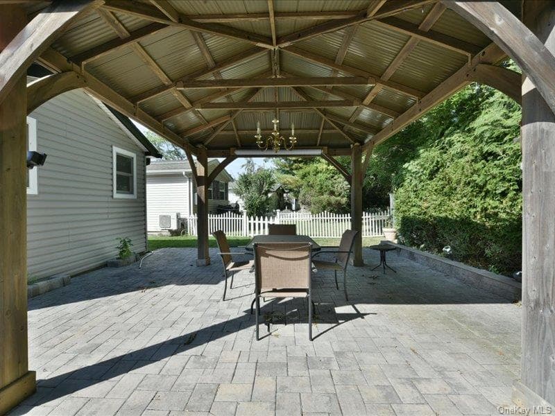 10 Greenwood Boulevard thumbnail 26