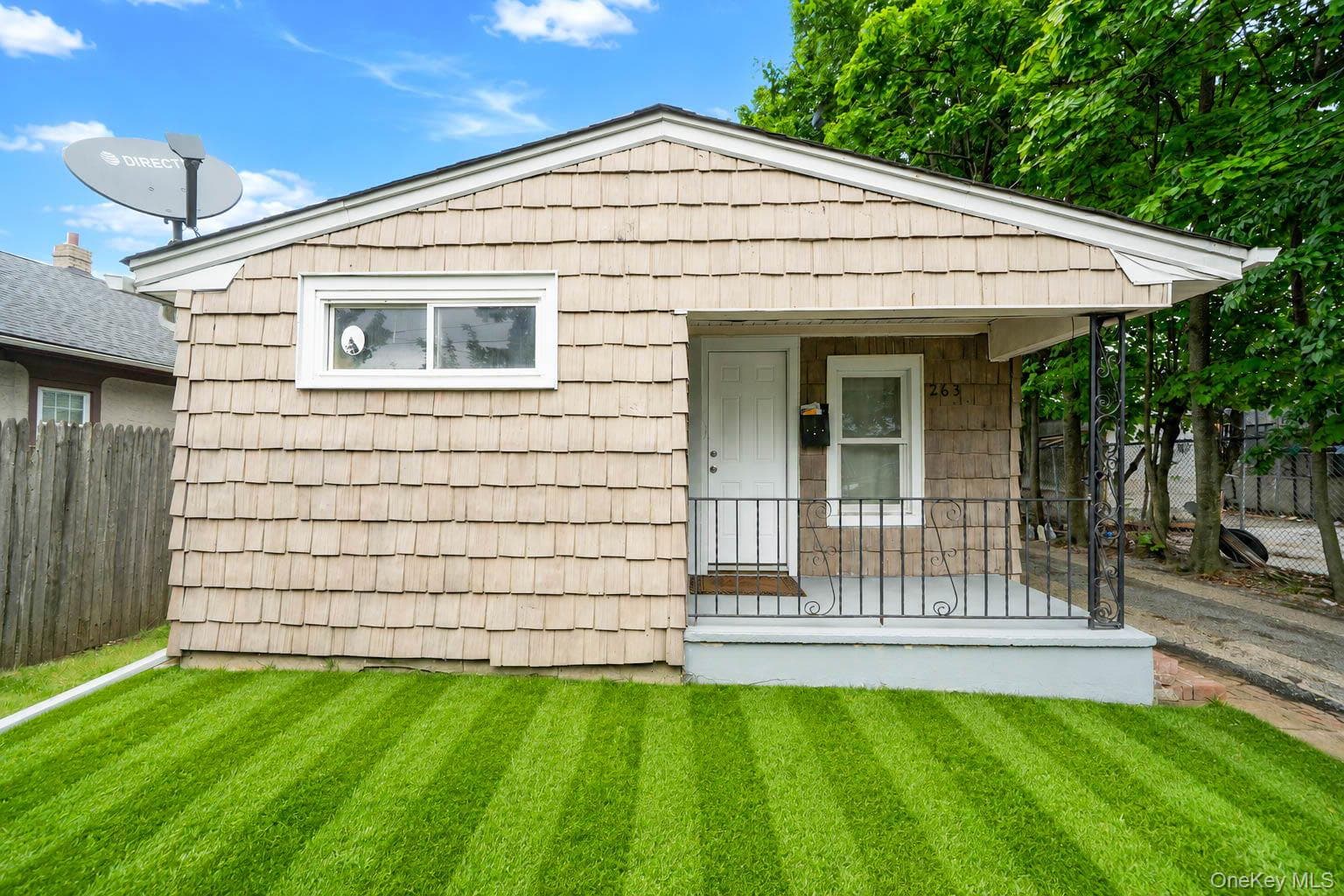 263 Valcour Avenue photo 1