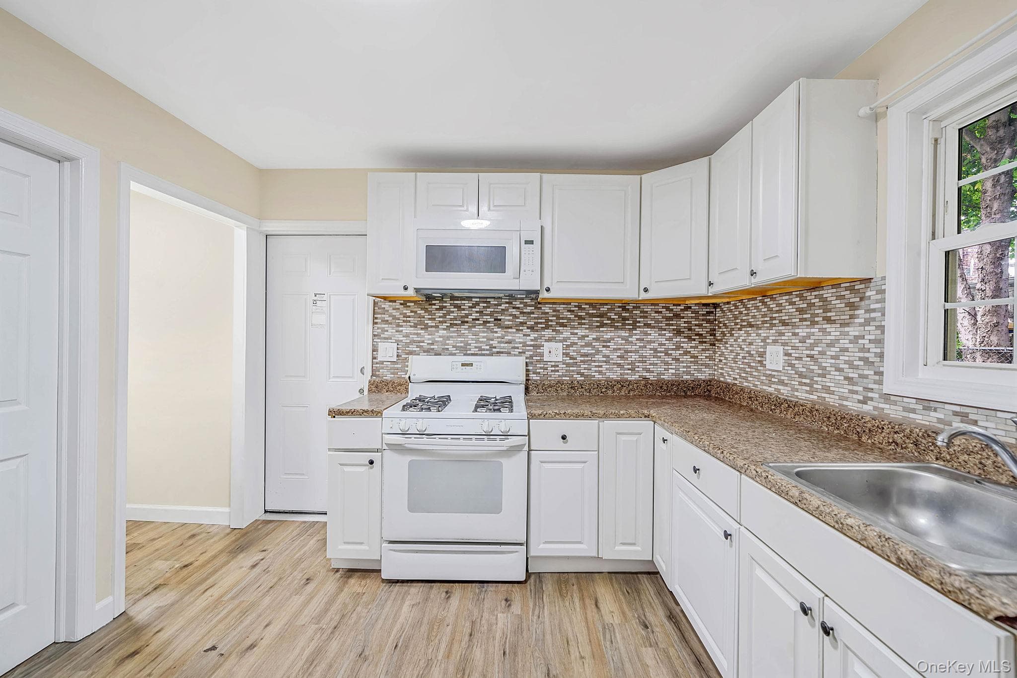 263 Valcour Avenue thumbnail 24