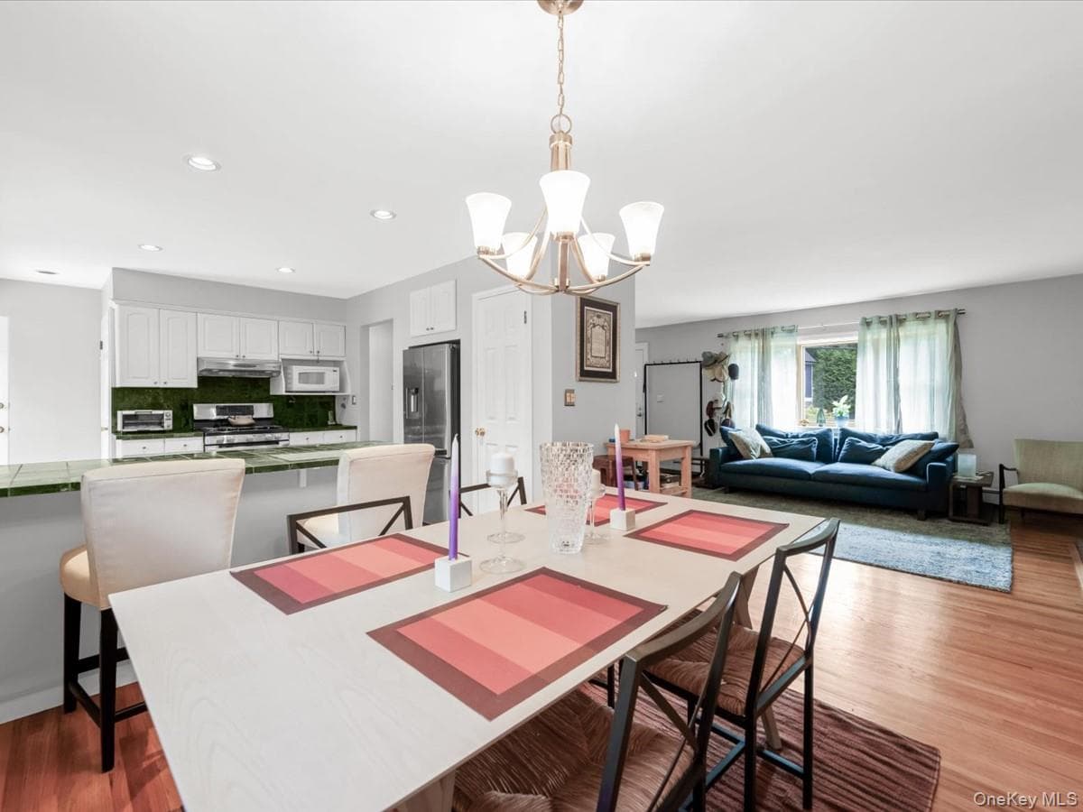 7 Sharon Avenue thumbnail 9