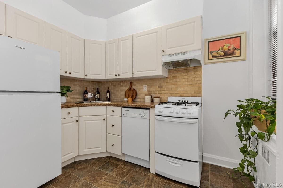 83-80 118th Street Unit: 2M thumbnail 2
