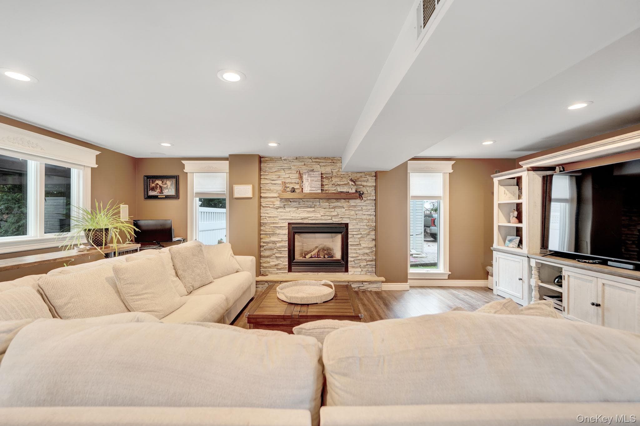 2817 Riverside Drive thumbnail 28