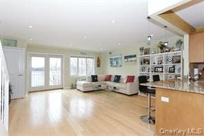 600 Clarence Avenue Unit: 2D thumbnail 6