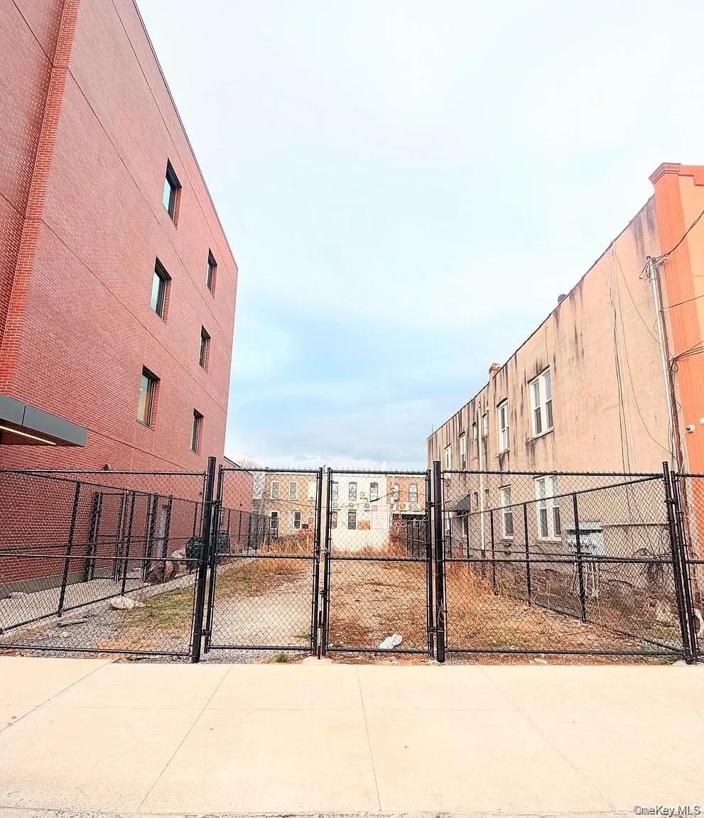 465 A Cleveland Street thumbnail 3