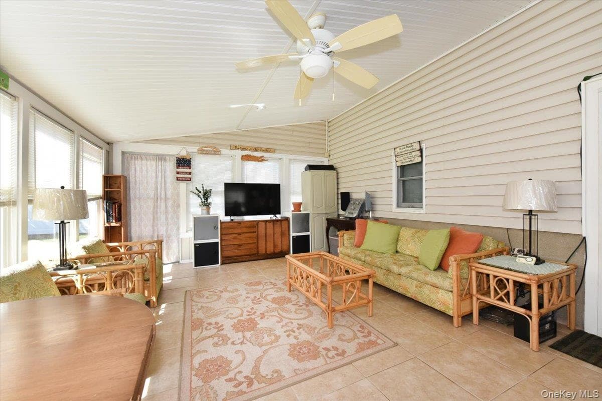 283 W Gates Avenue thumbnail 21