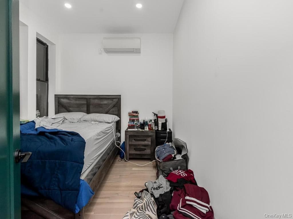 2458 Lorillard Place thumbnail 12