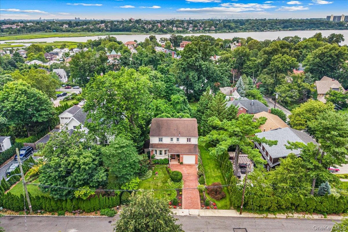 3850 Hillcrest Avenue thumbnail 3