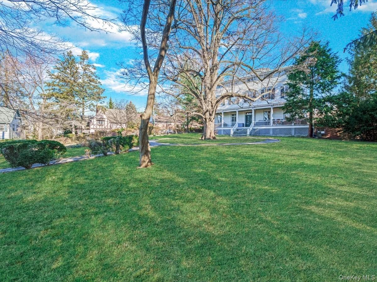 29 Center Drive thumbnail 3