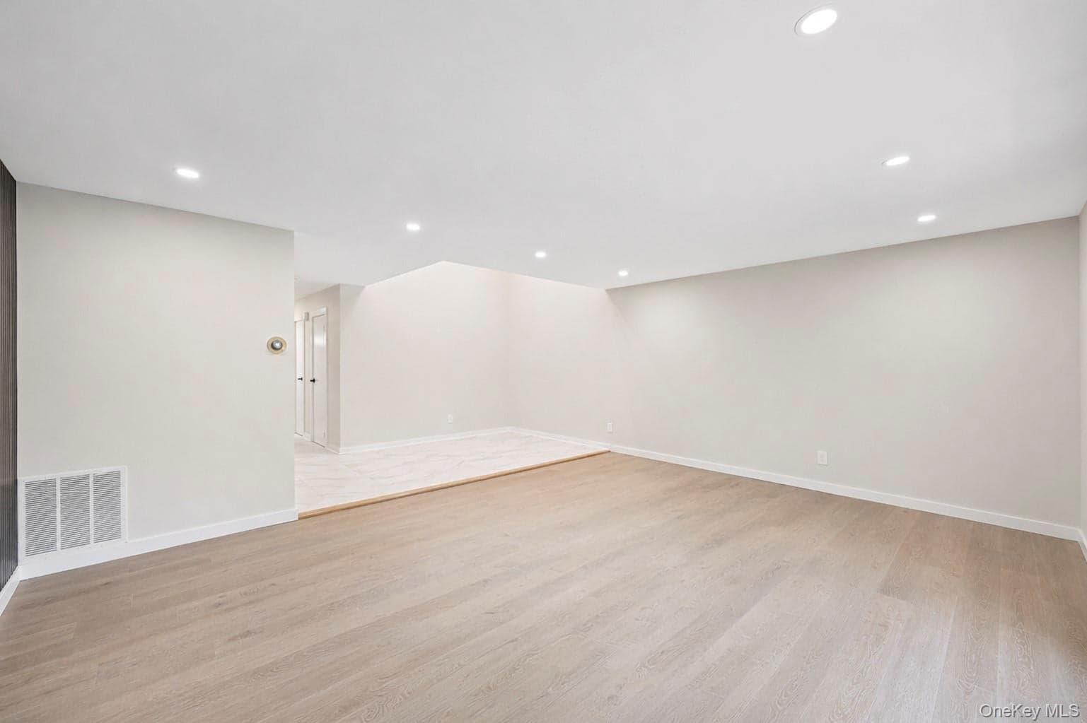 95 Windsor Gate Drive thumbnail 23