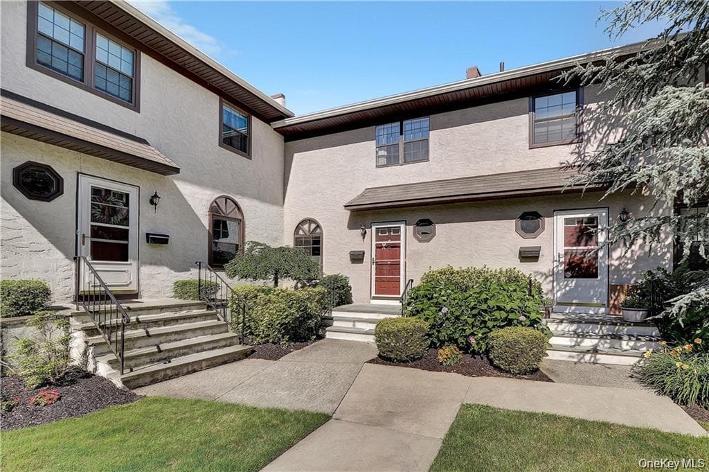 62 Somerset Drive, Suffern