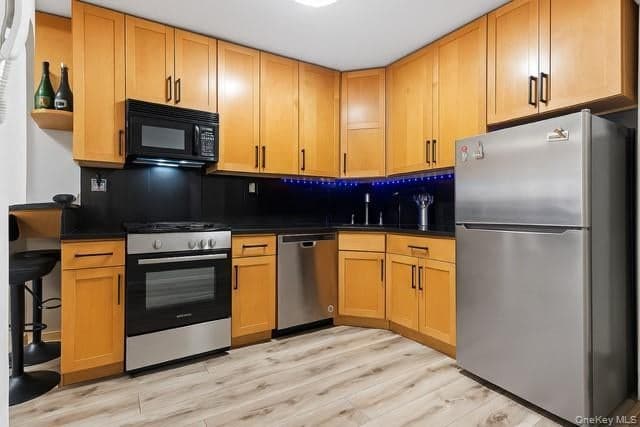 61-20 Grand Central Parkway Unit: A900 thumbnail 10