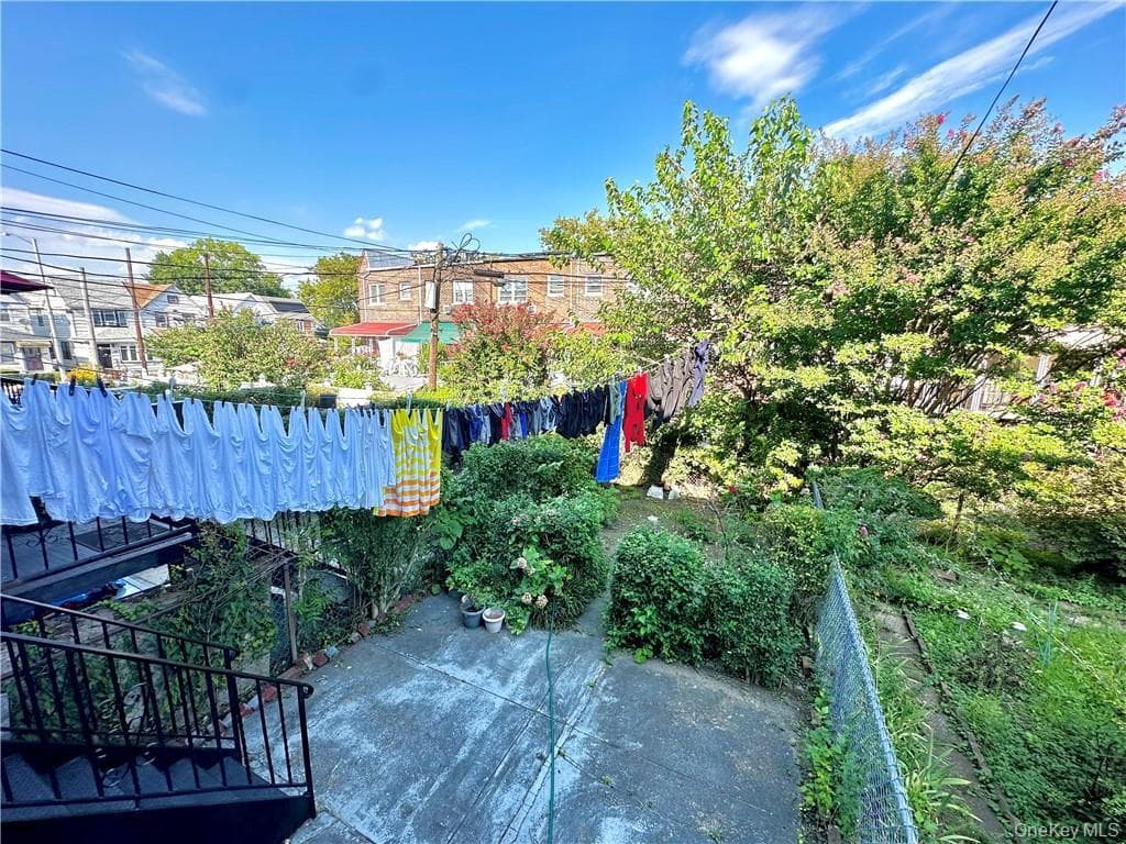 677 E 38th Street thumbnail 11