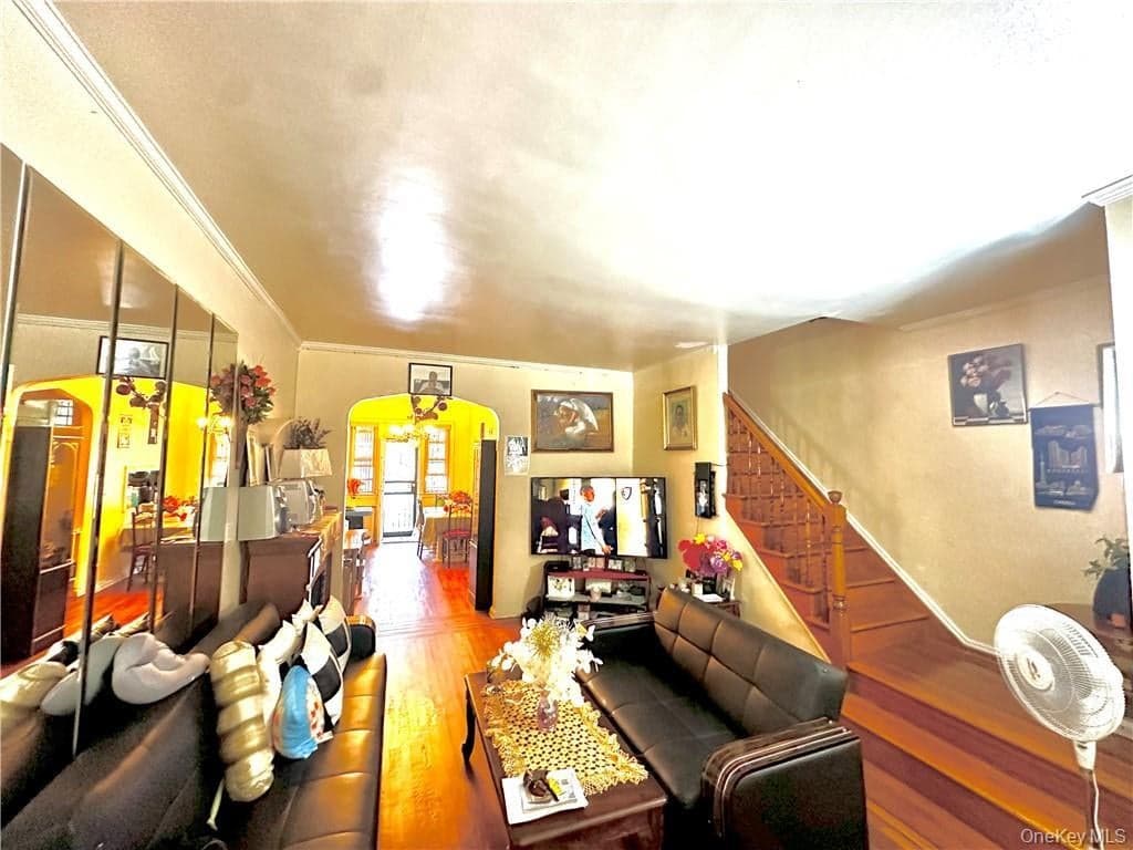 677 E 38th Street thumbnail 2