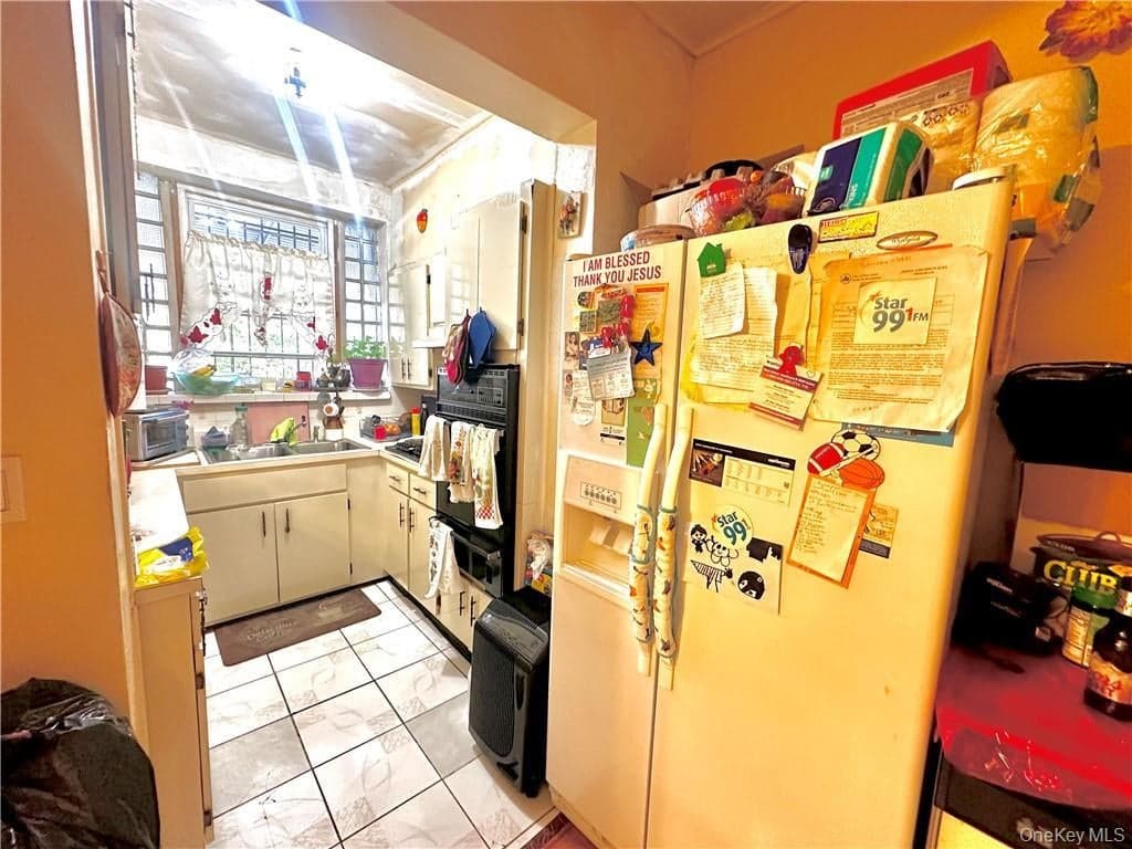 677 E 38th Street thumbnail 4