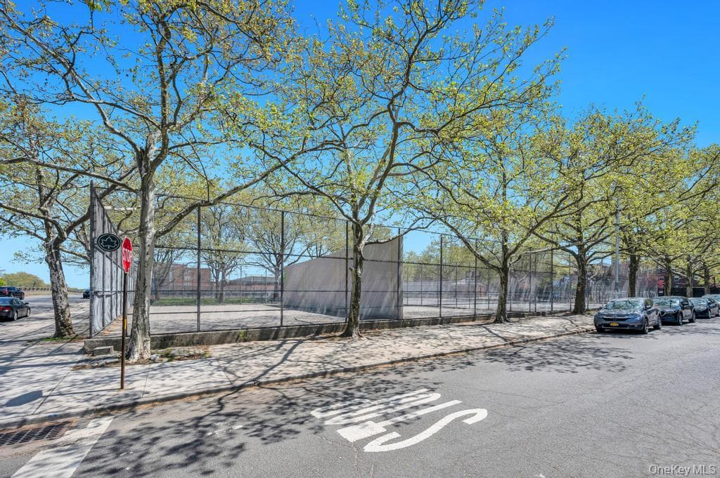 164-26 Grand Central Parkway thumbnail 10