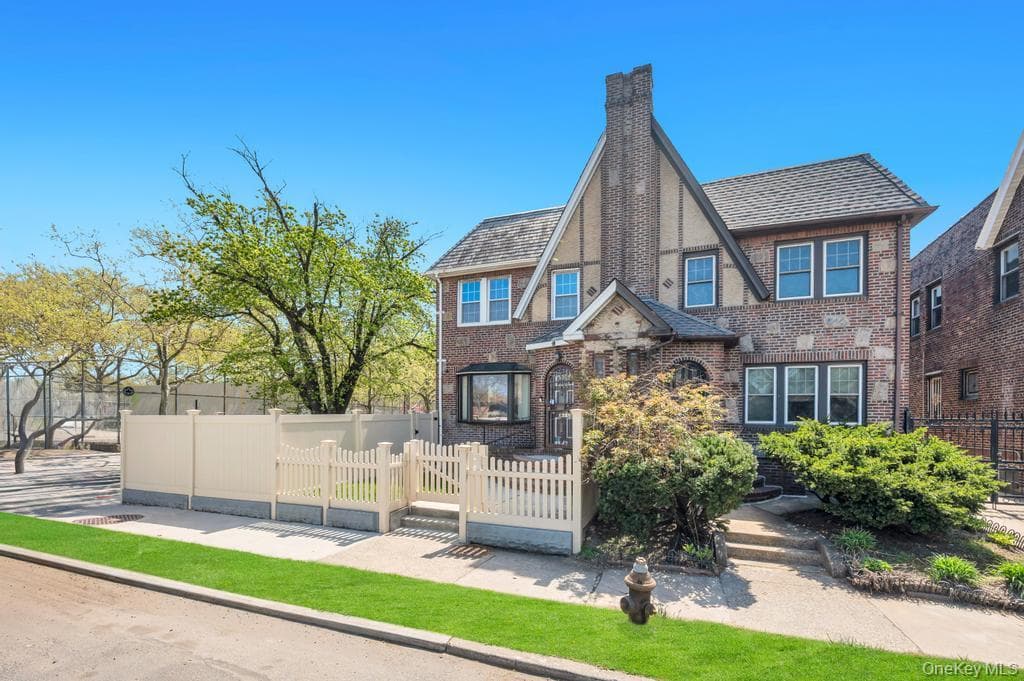 164-26 Grand Central Parkway thumbnail 2