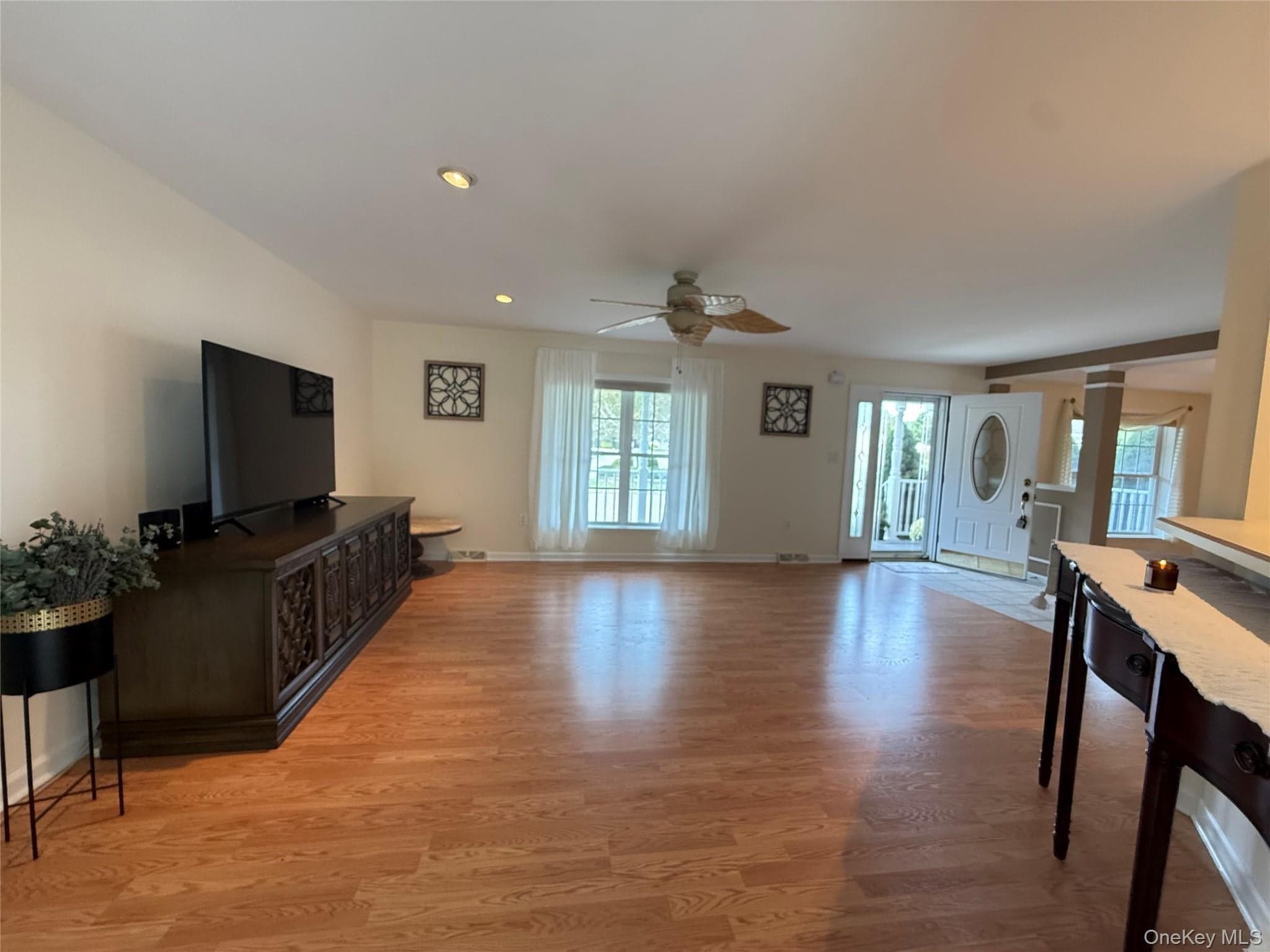 1407 Middle Road Unit: 271, Calverton