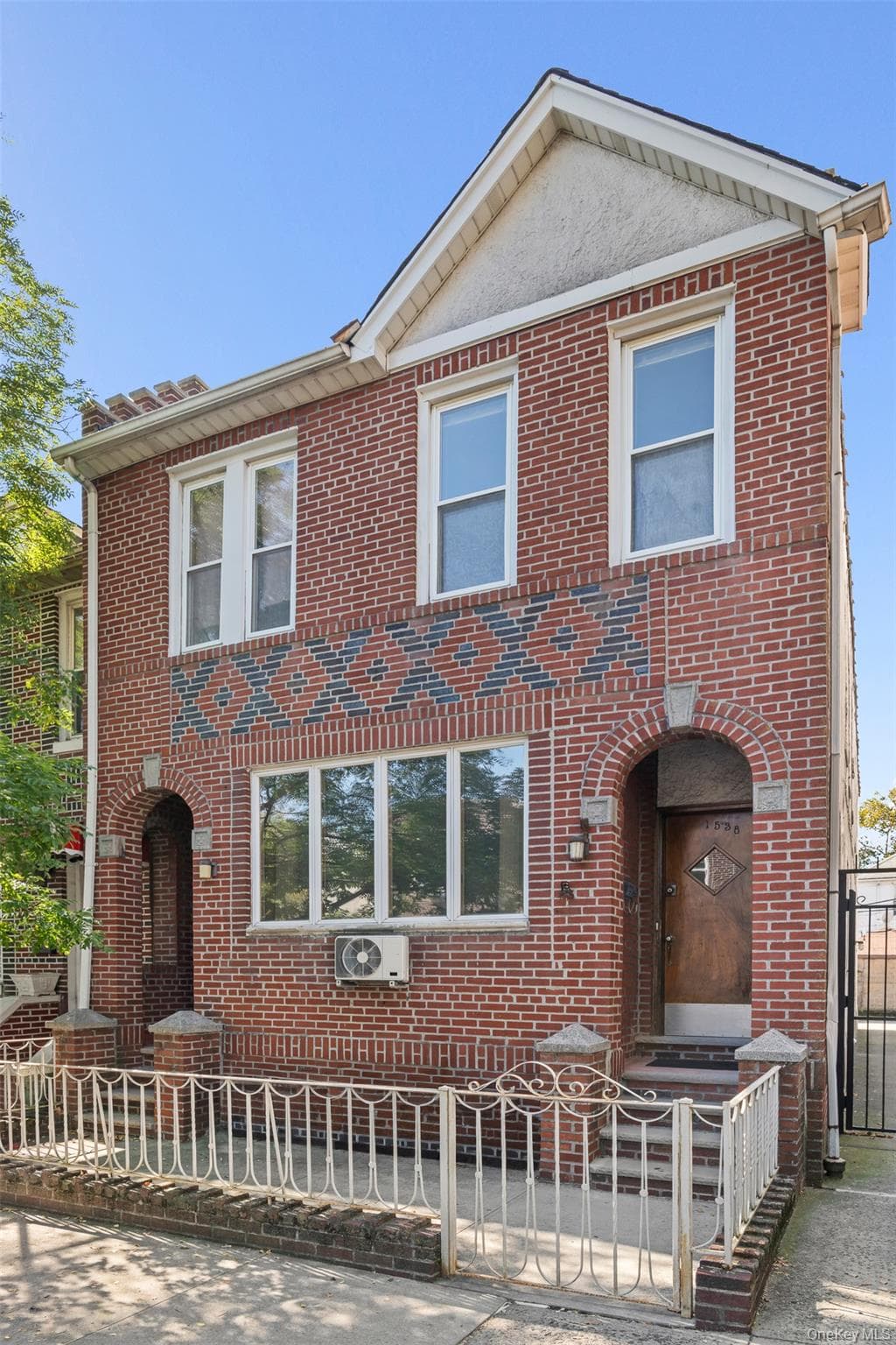 1538 W 11th Street photo 1