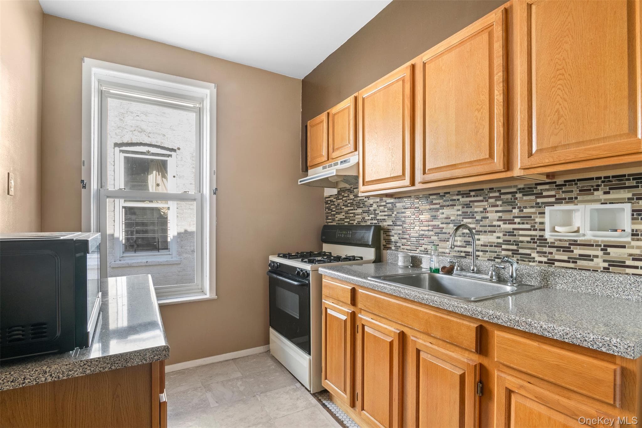 1538 W 11th Street thumbnail 11
