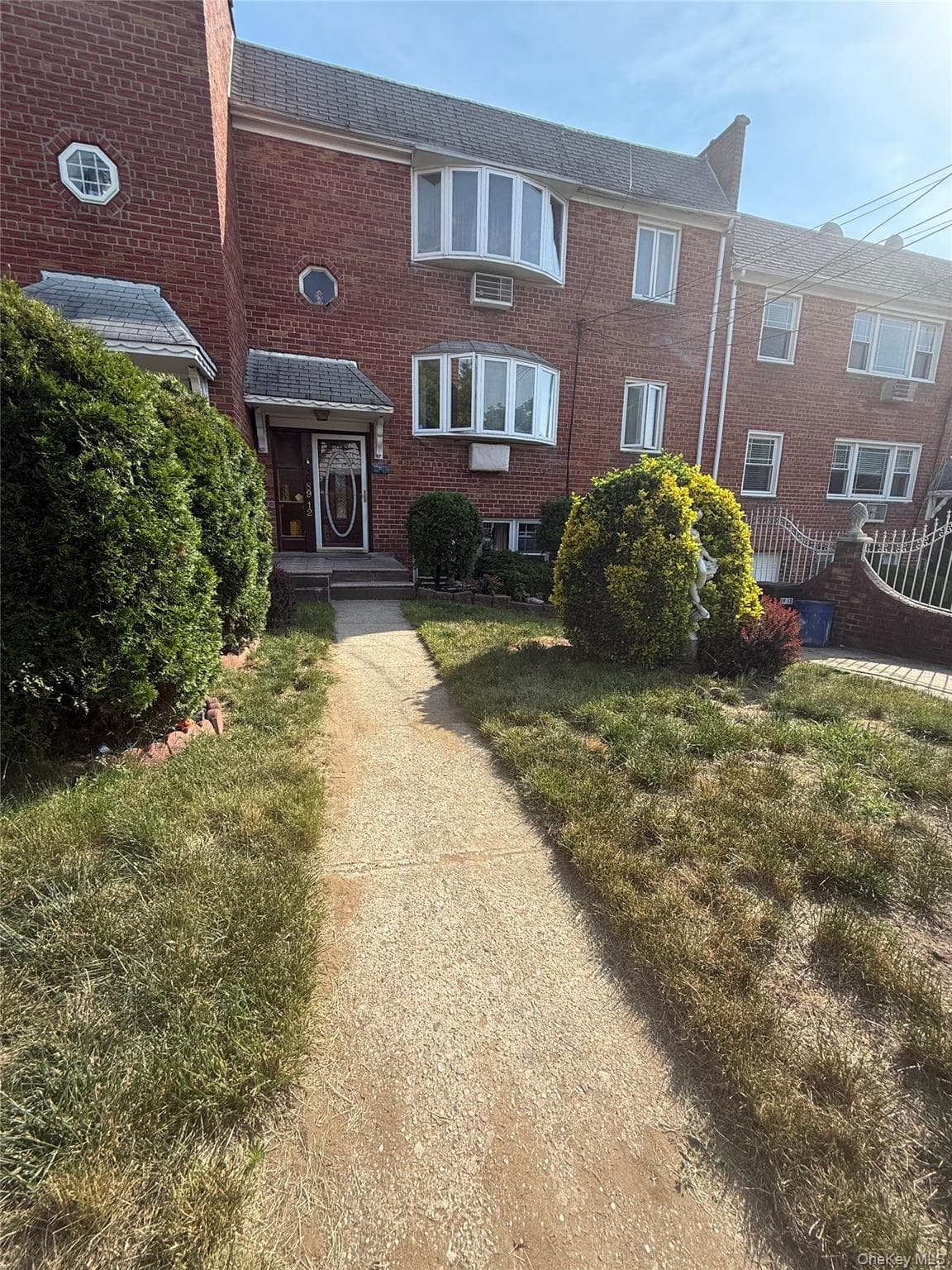 89-12 Desarc Road photo 1