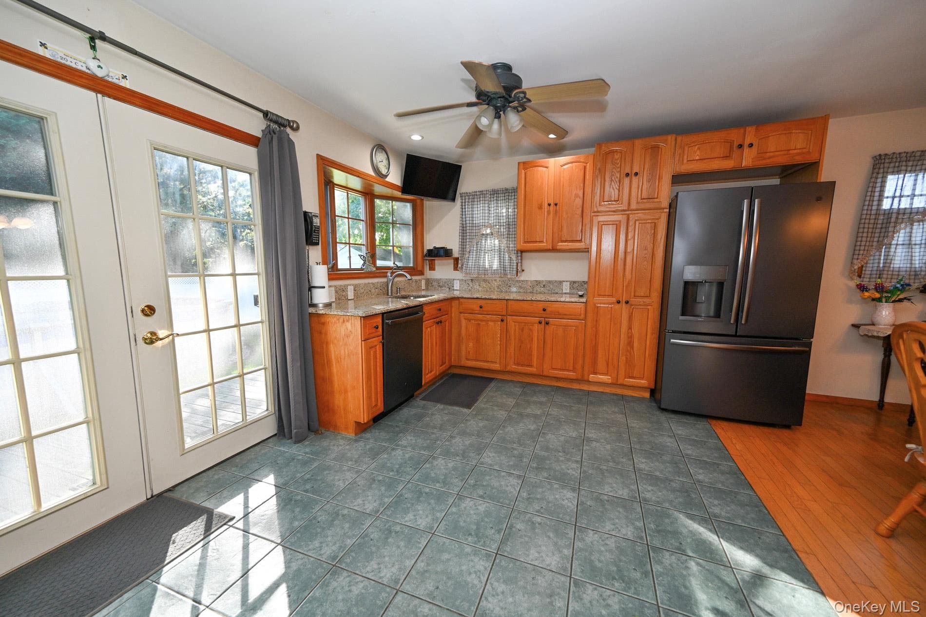 2297 Girard Place thumbnail 8