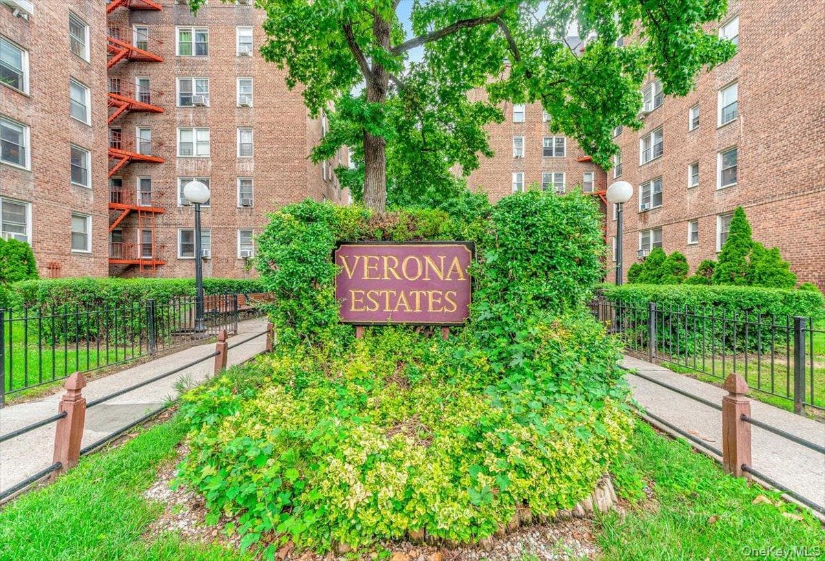 65-45 Yellowstone Boulevard Unit: 2A photo 1