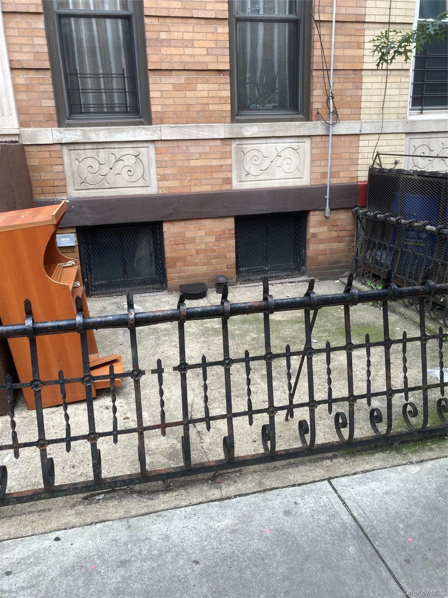 1678 Gates Avenue thumbnail 5