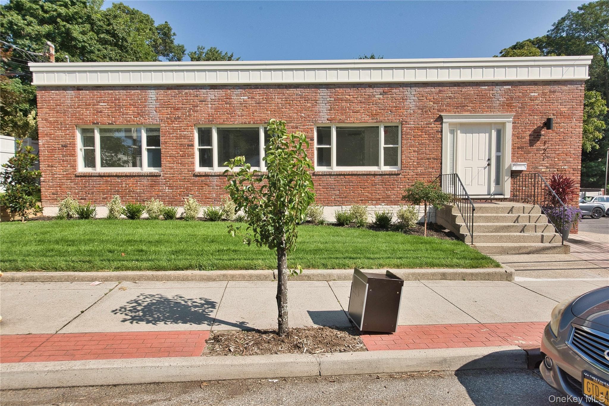 121 Pulaski Road thumbnail 2