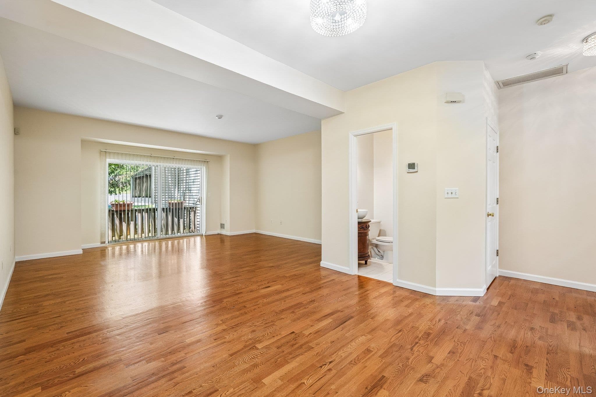 212 Arlington Court thumbnail 13
