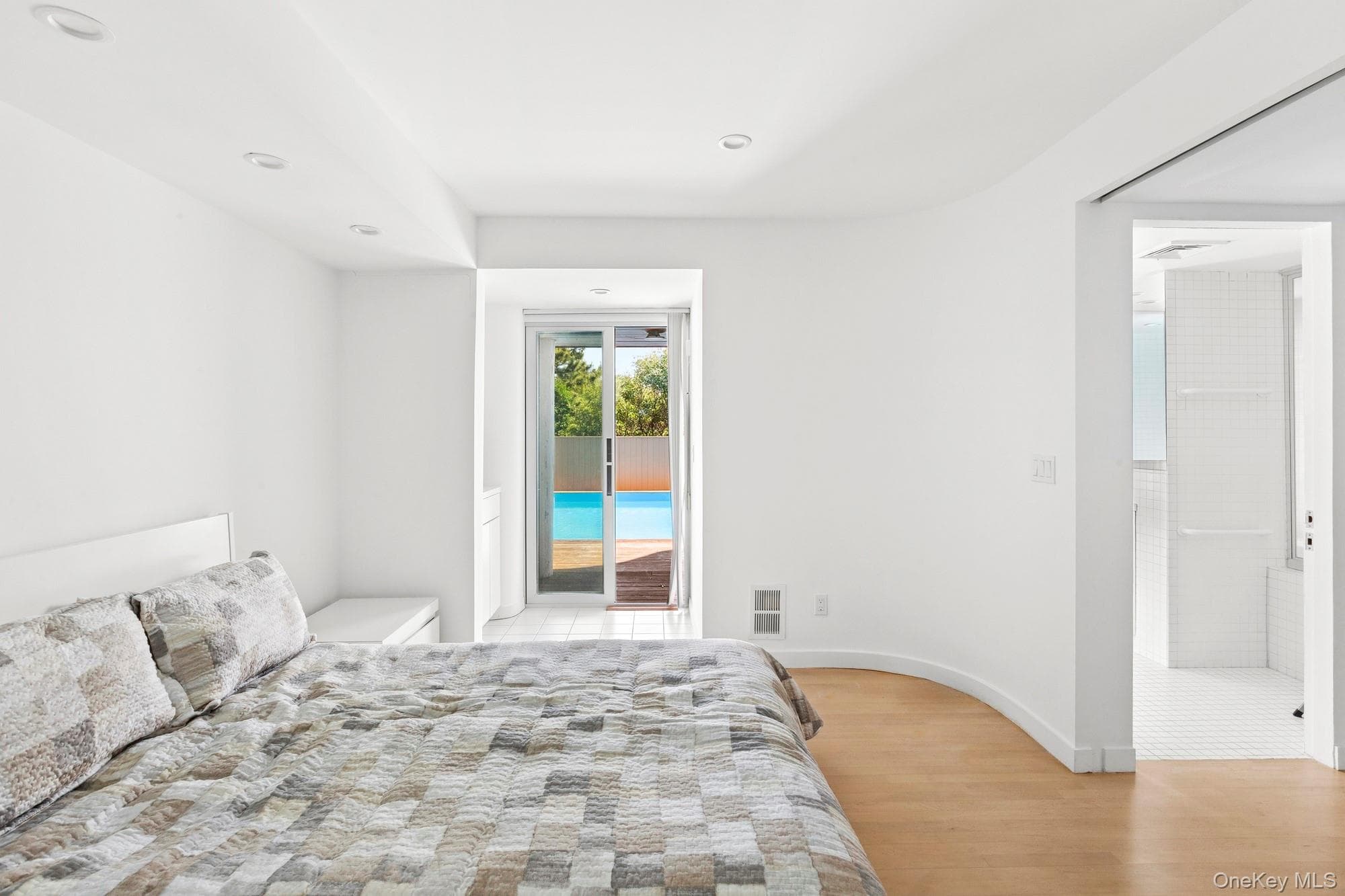 559 Dune Road thumbnail 11