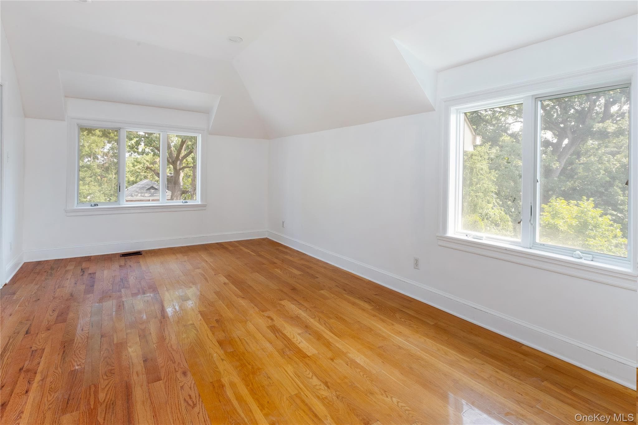 5637 Delafield Avenue thumbnail 12
