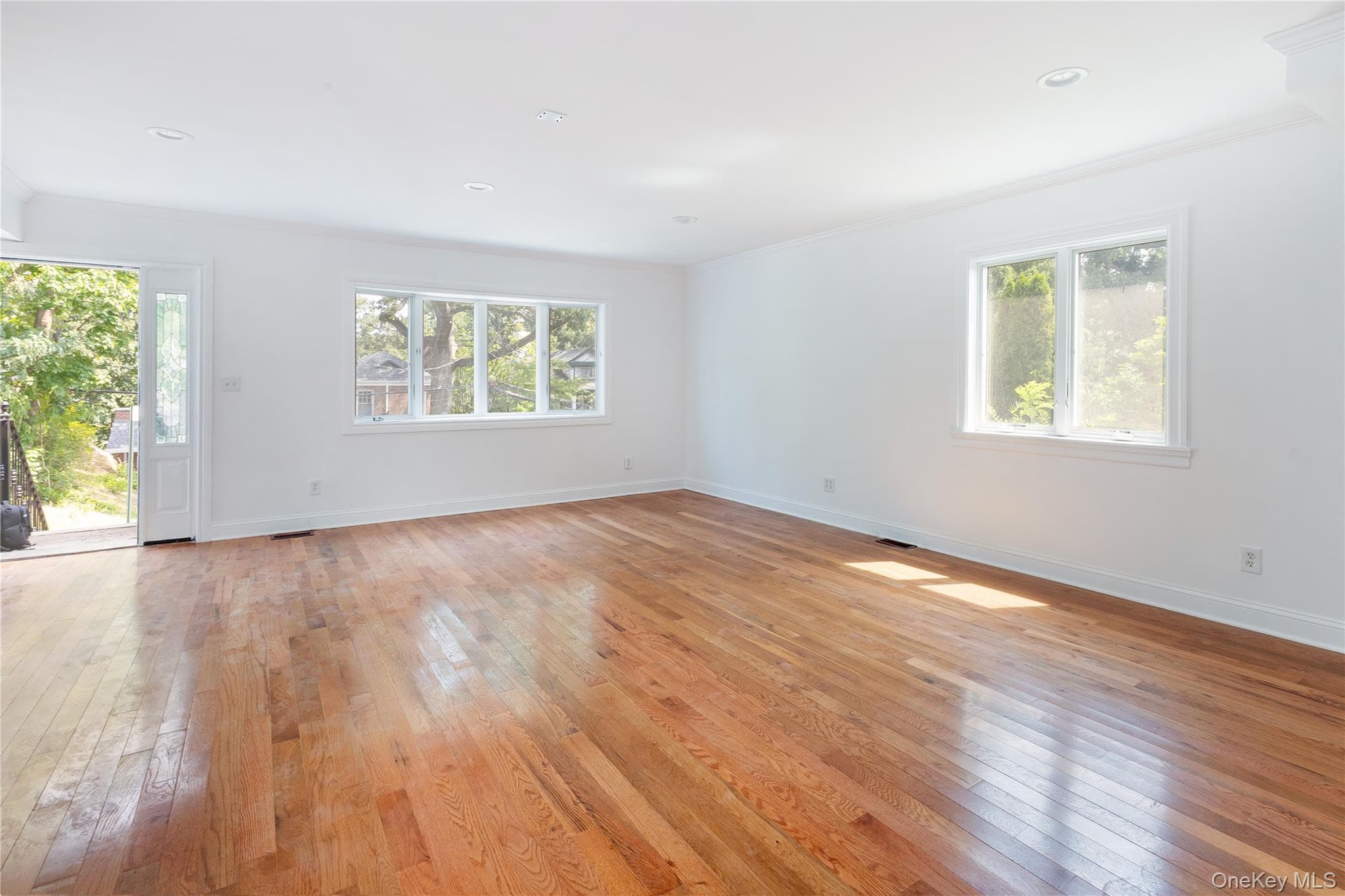 5637 Delafield Avenue thumbnail 4