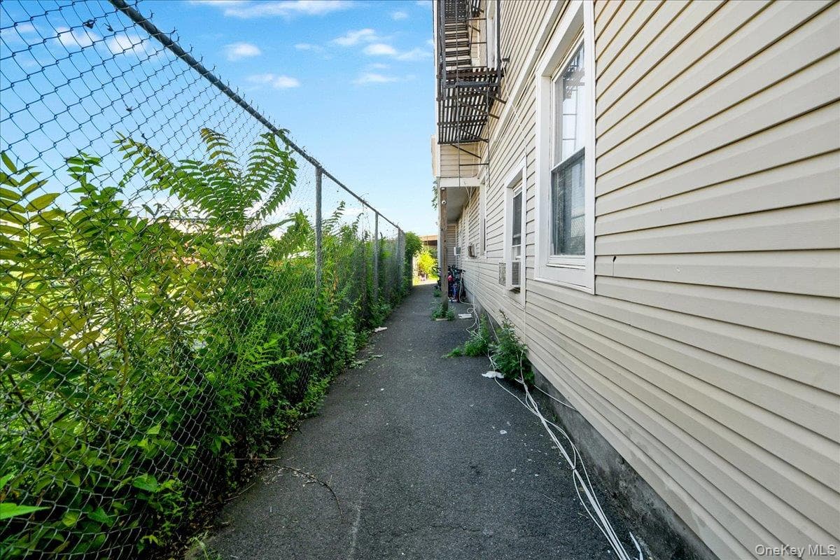 28 Clinton Street thumbnail 3
