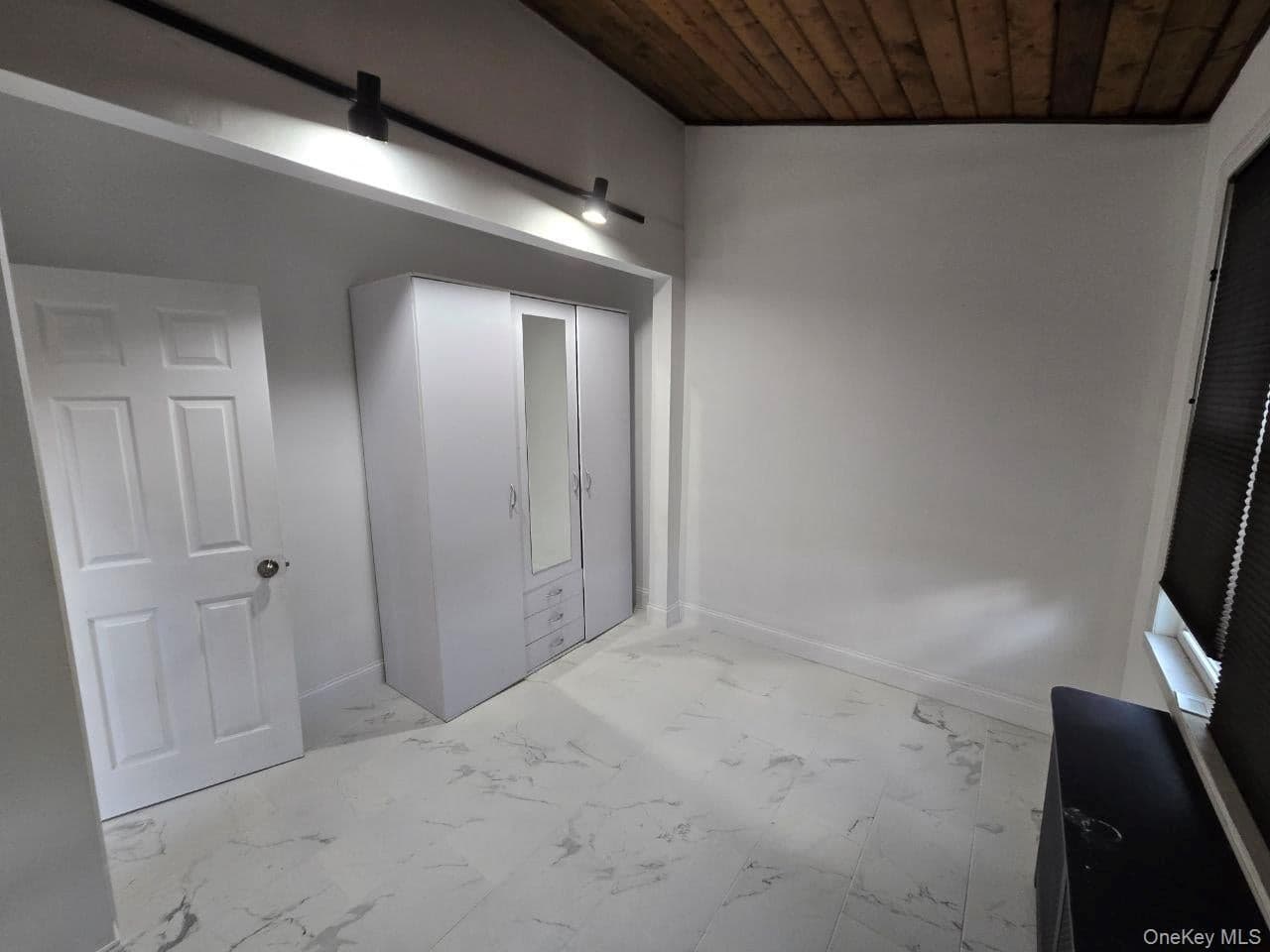 3175 Layton Avenue thumbnail 6