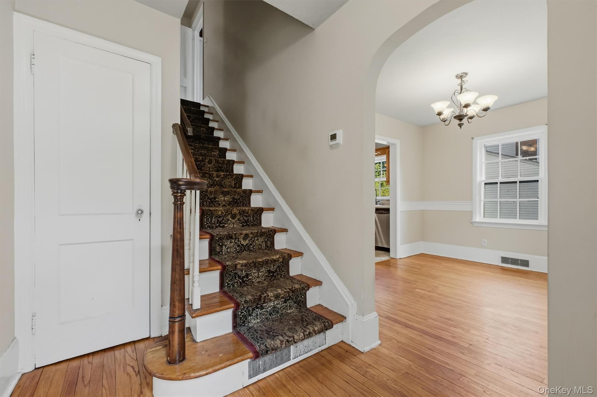 107 E Cedar Street thumbnail 8