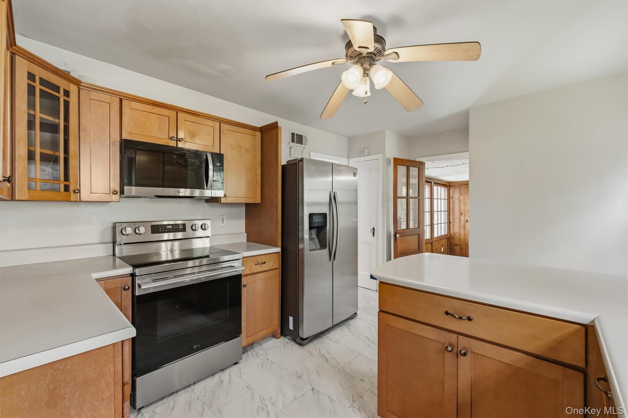 107 E Cedar Street thumbnail 18
