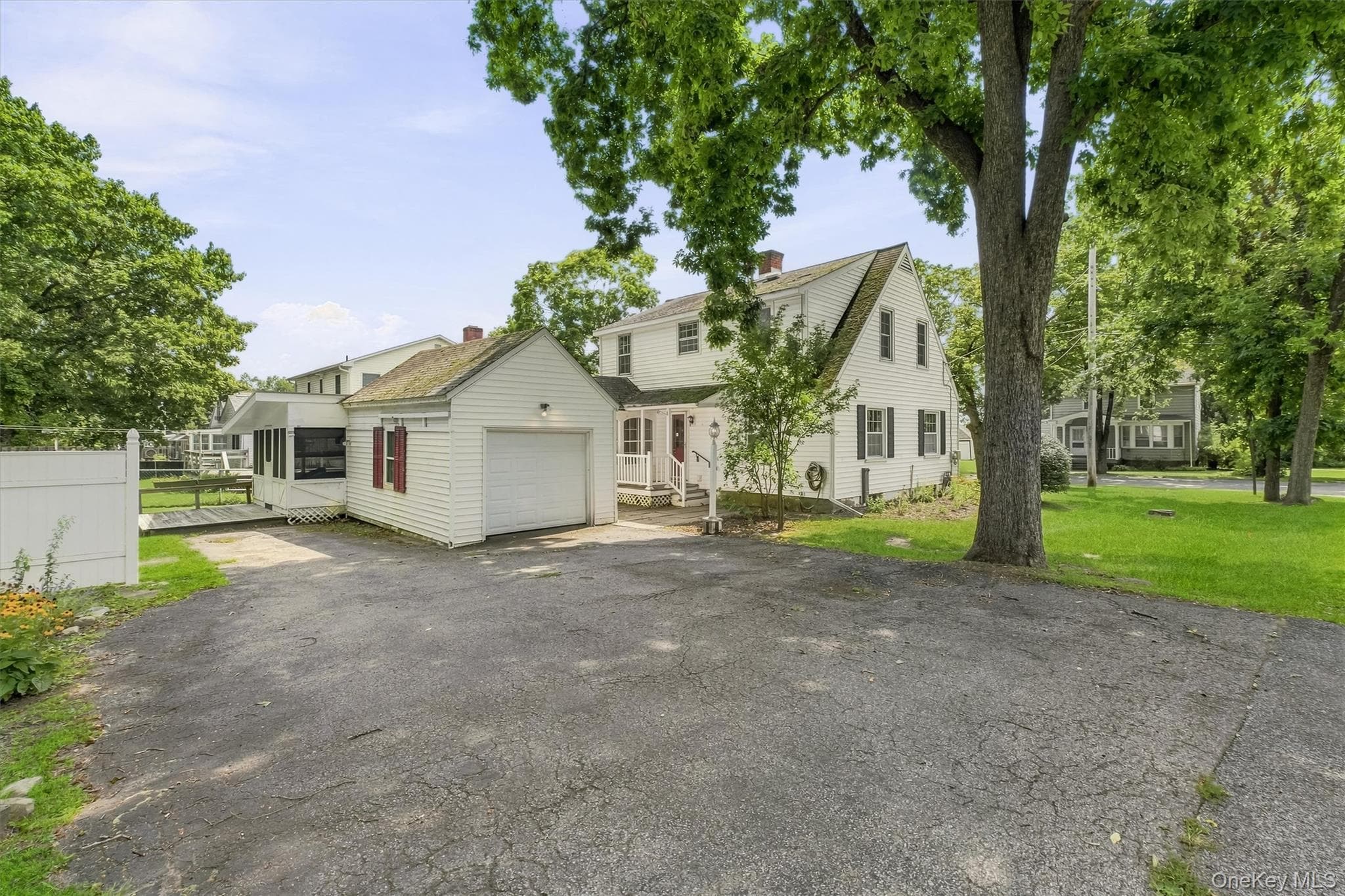 107 E Cedar Street thumbnail 47