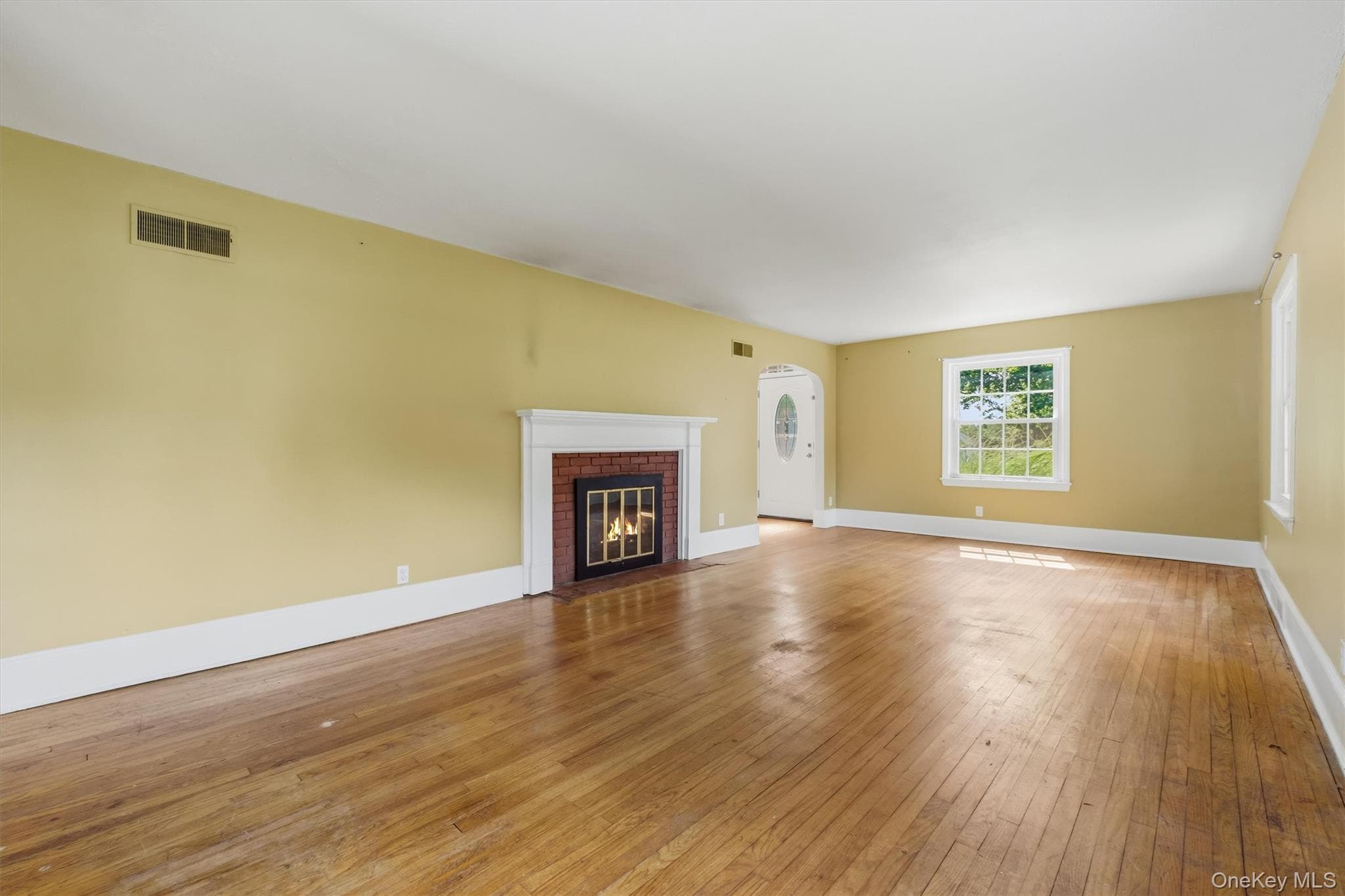107 E Cedar Street thumbnail 13