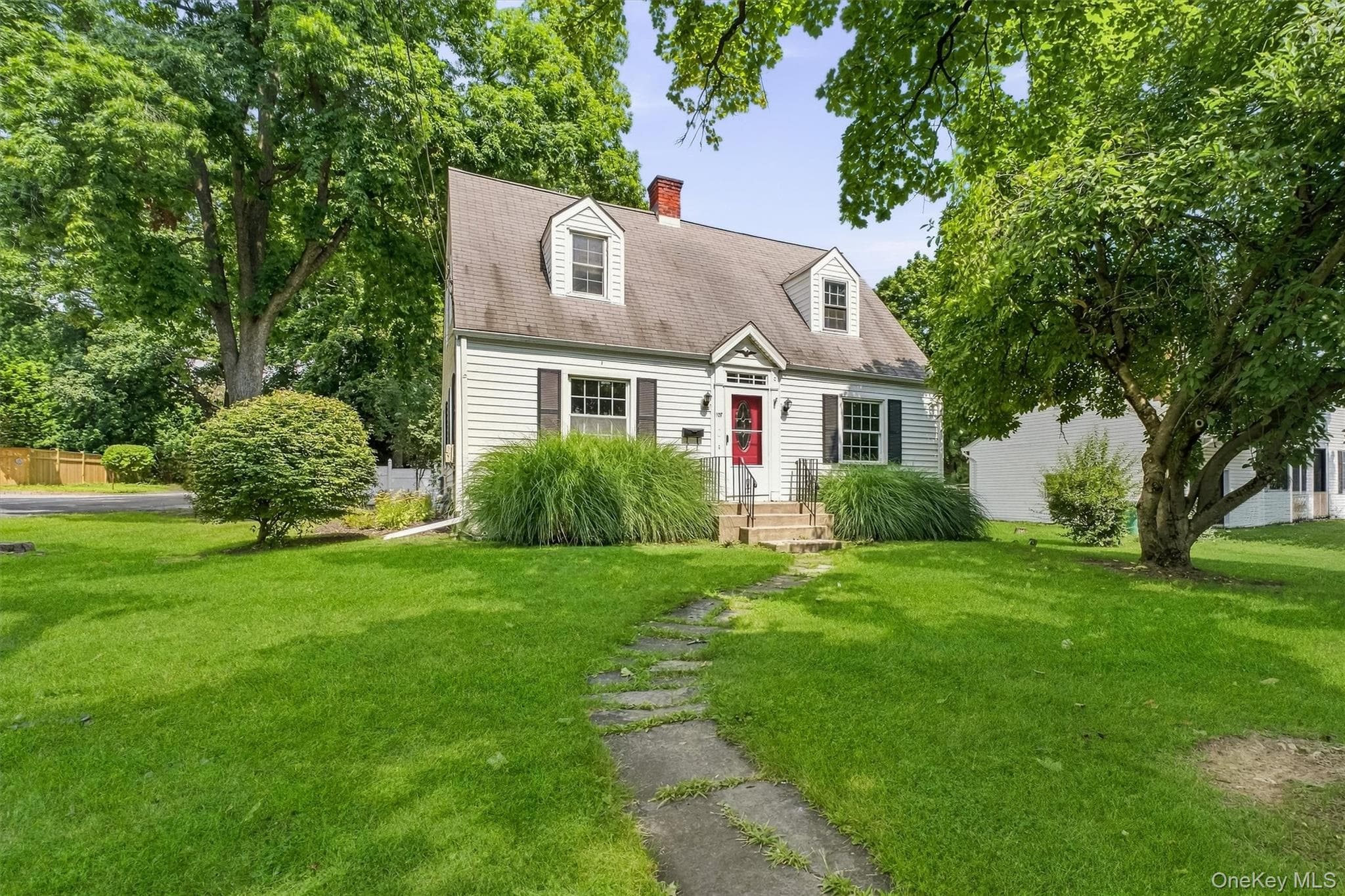 107 E Cedar Street thumbnail 3