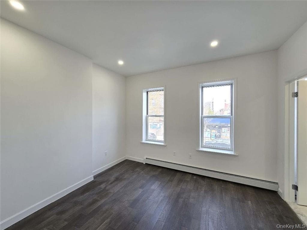 2062 Bath Avenue thumbnail 13