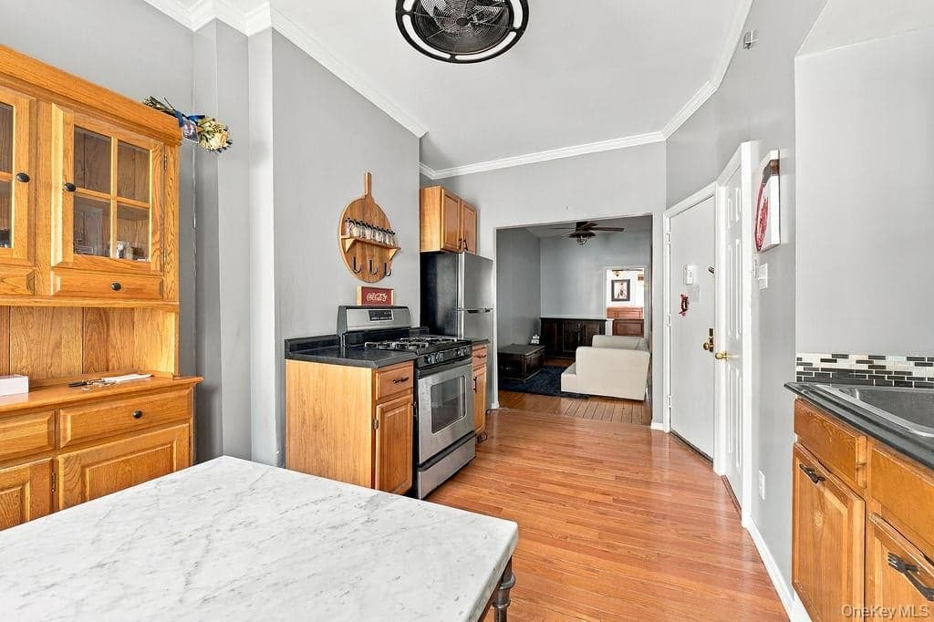 227 Devoe Street thumbnail 9