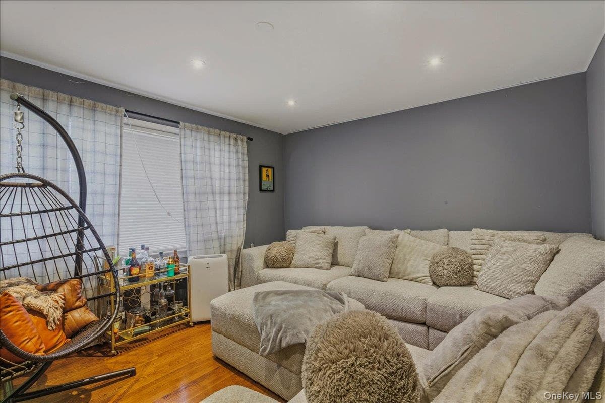 114 Greenvale Avenue thumbnail 4
