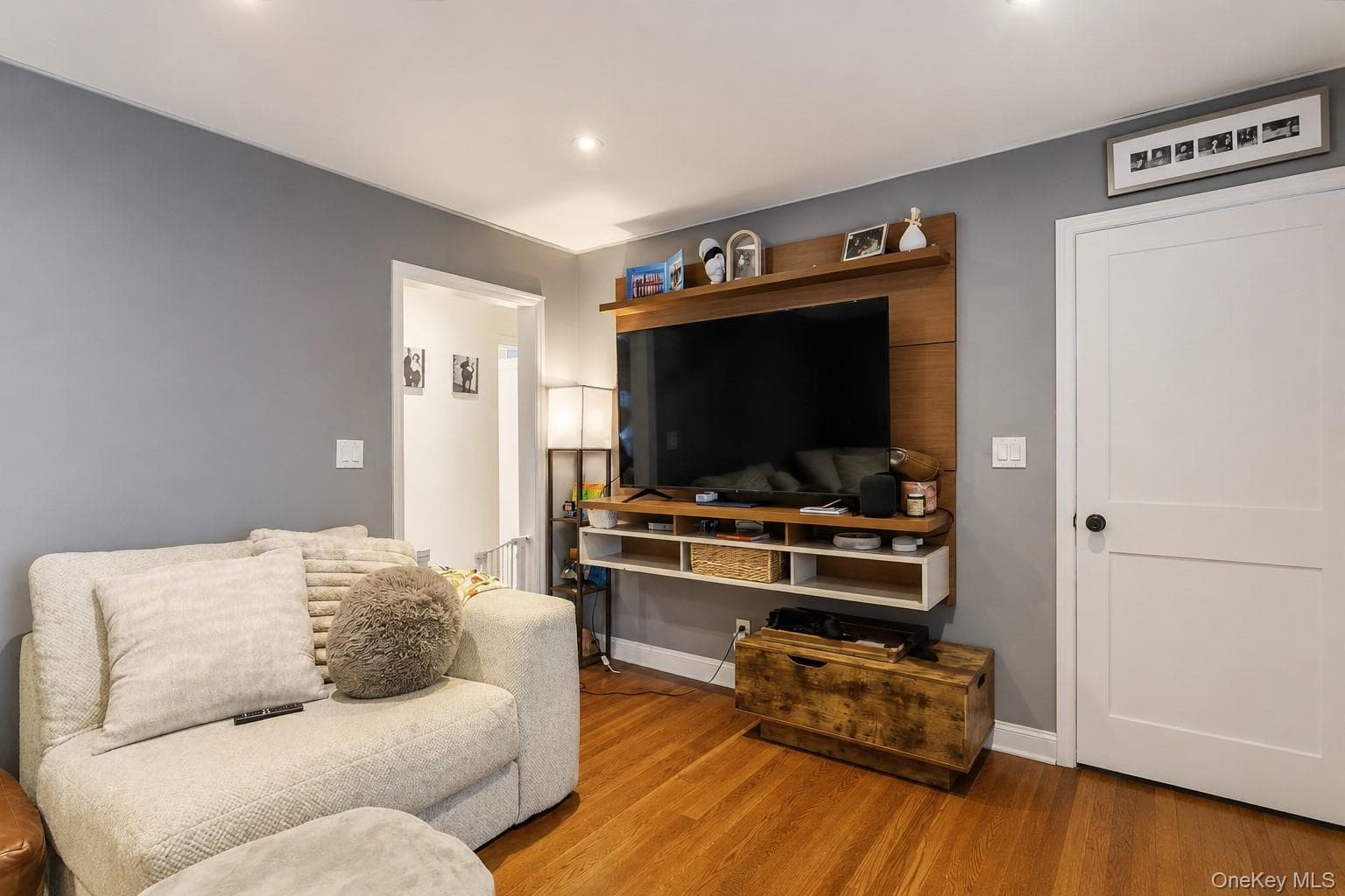 114 Greenvale Avenue thumbnail 3