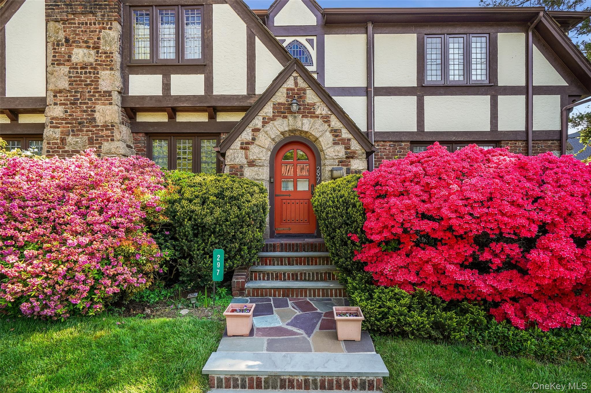 297 E Devonia Avenue thumbnail 5