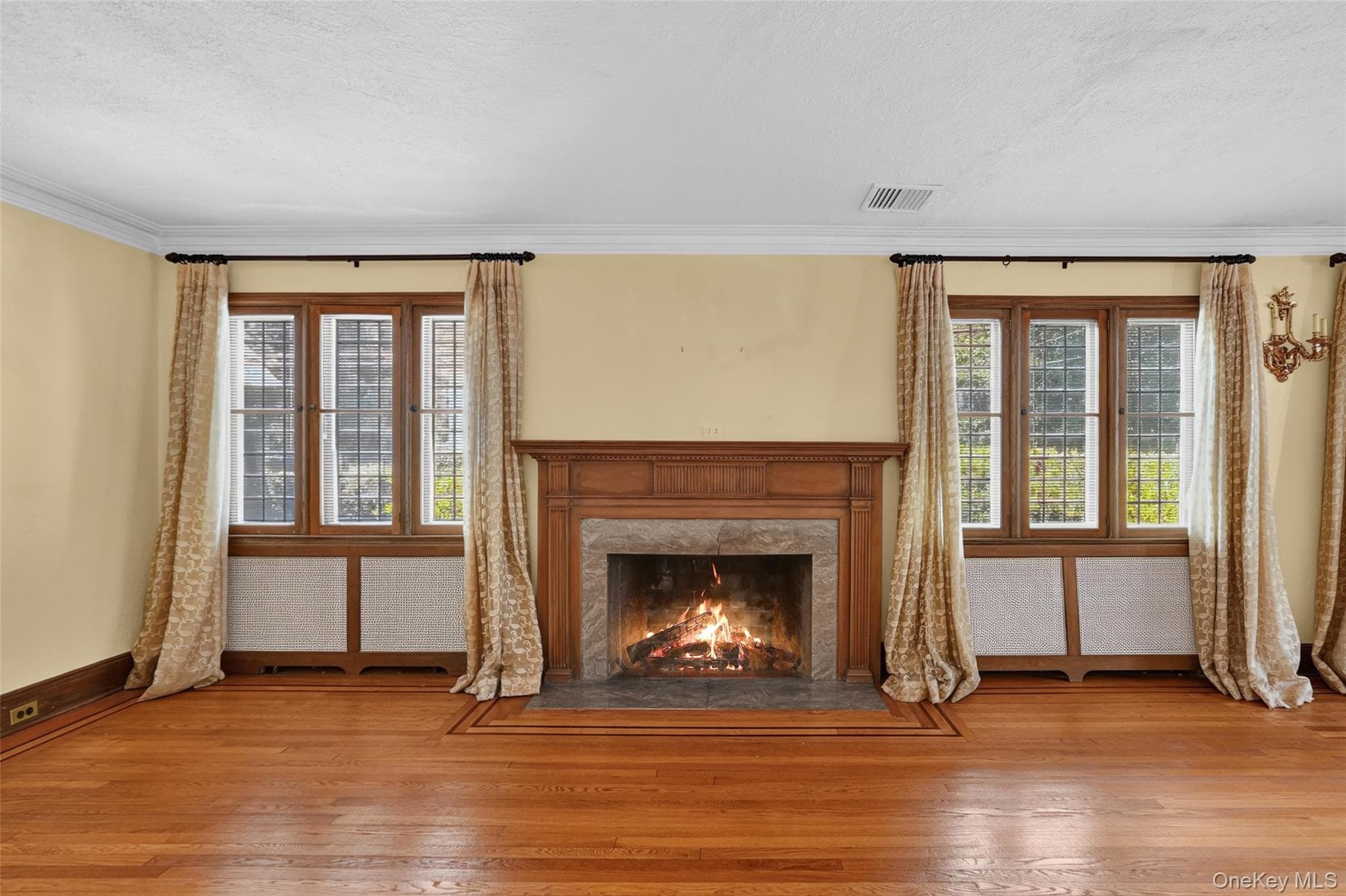 297 E Devonia Avenue thumbnail 11